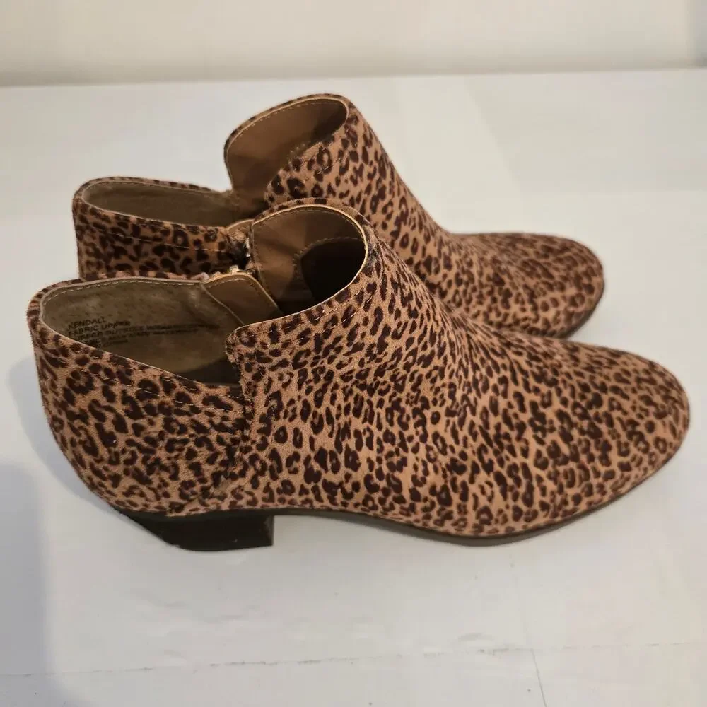 Crown & Ivy Flaunting Bold leopard print Kendall Booties - Picture 7 of 10